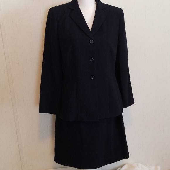 Le Suit Dresses & Skirts - Collections for Le Suit.